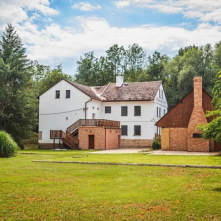 Buskovsky Mlyn 1580 Guest house Dolni Bousov