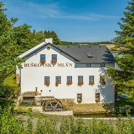 Buskovsky Mlyn 1580 Gasthof Dolní Bousov
